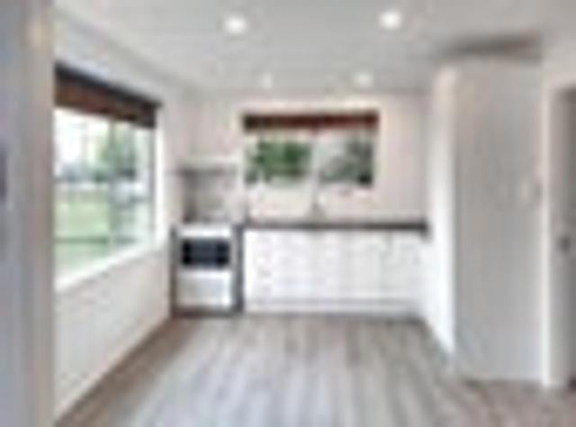 Townhouse for rent in Chaslands, Canterbury