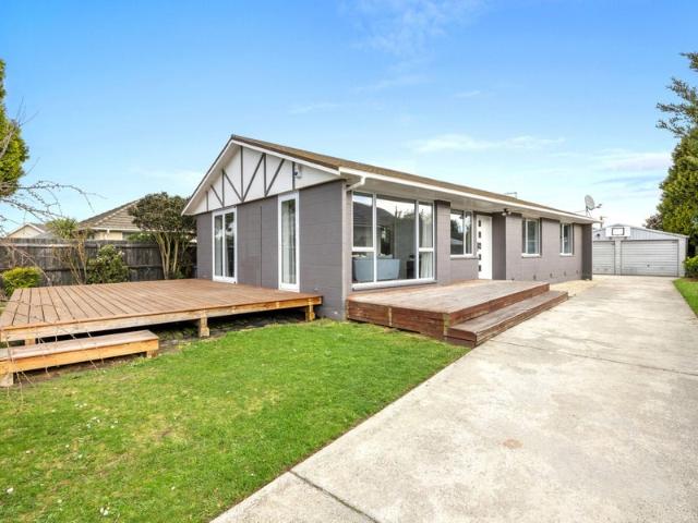 House for rent in Chaslands, Canterbury