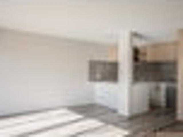 Townhouse for rent in Chaslands, Canterbury