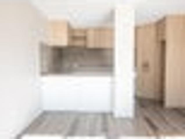 Townhouse for rent in Chaslands, Canterbury