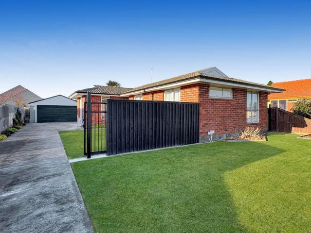 House for rent in Chaslands, Canterbury