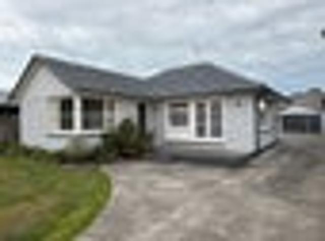 House for rent in Chaslands, Canterbury
