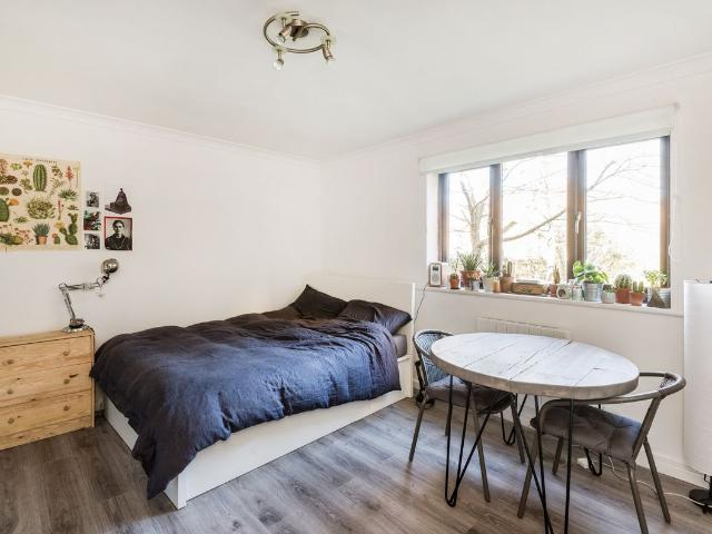 Studio for rent in Cann Hall, Leytonstone