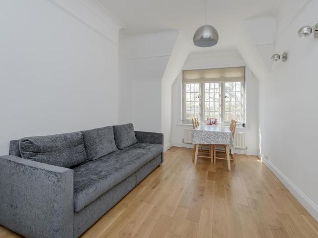 Apartment for rent in Kensington, Greater London