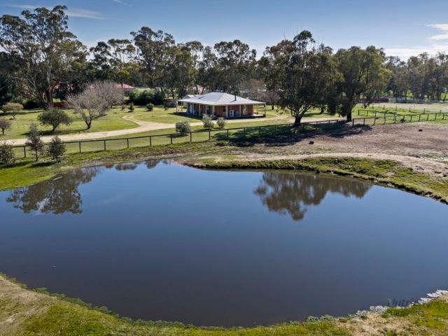 Cottage for sale in Longwood East, Victoria