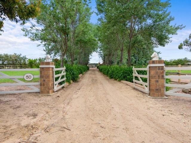 Cottage for sale in Giffard West, Victoria