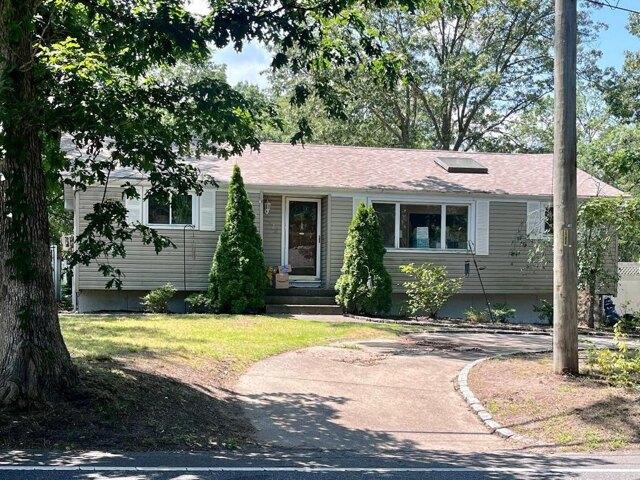House for sale in Centereach