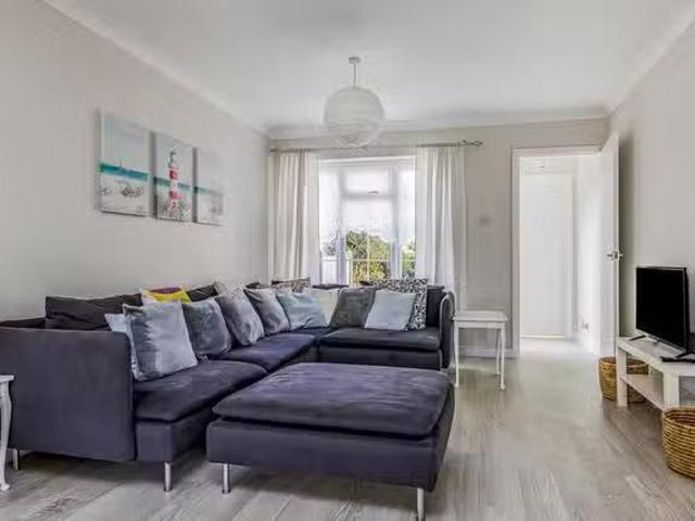 Apartment for rent in Littlecote, West Sussex