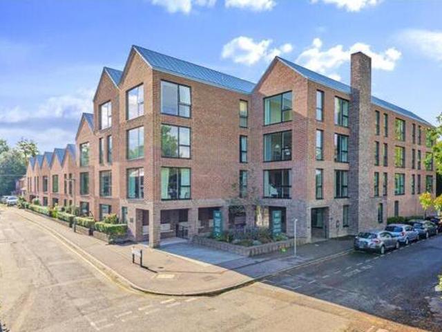 House for sale in Horsell, Woking
