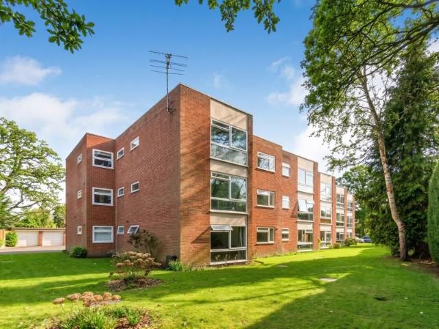 Apartment for rent in Horsell, Woking