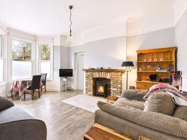 Apartment for rent in Horsell, Woking