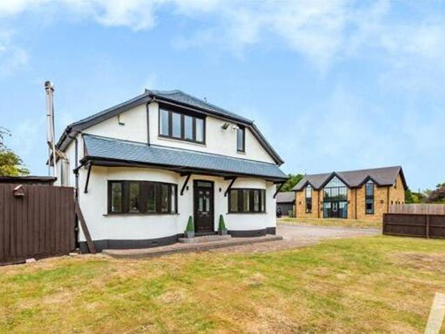 House for rent in Navestock Side, Essex