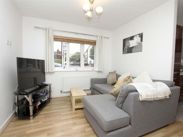 Apartment for rent in Gould's Green, Greater London