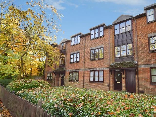 Apartment for rent in Woodside, Watford