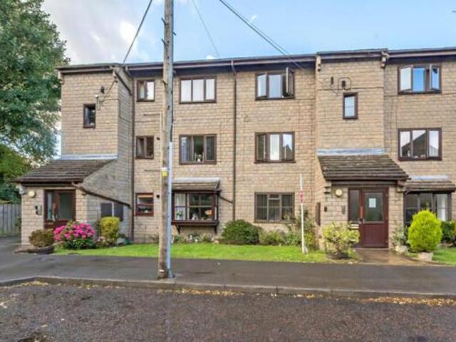House for sale in Farsley, West Yorkshire