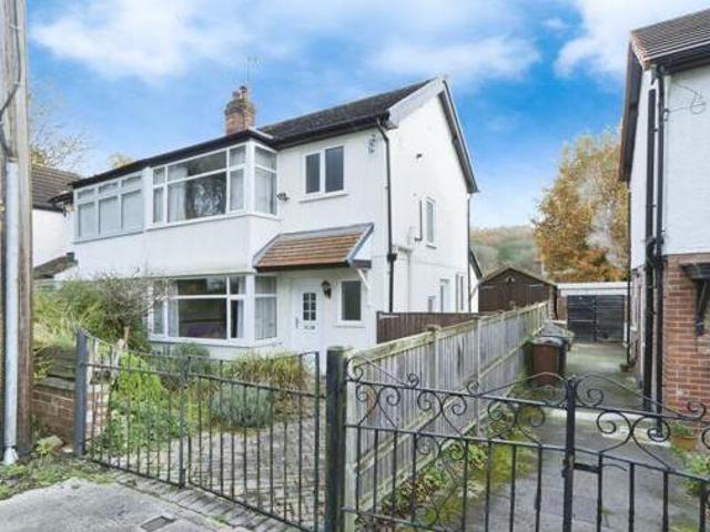 House for sale in Farsley, West Yorkshire