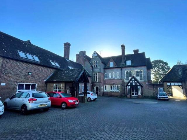 Apartment for rent in Perryfields, West Sussex