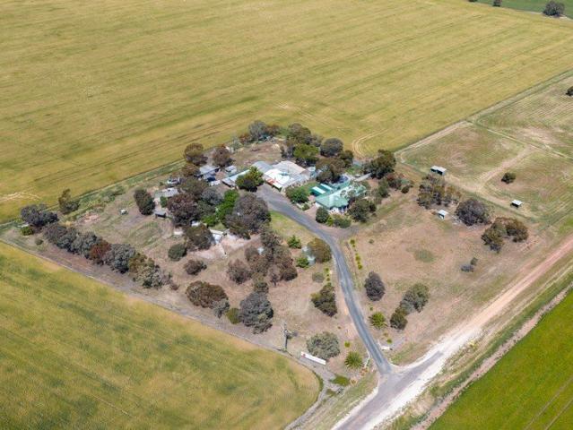 Cottage for sale in Vectis, Victoria