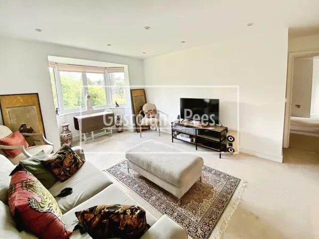 Apartment for rent in Tower Hill, Pachesham Park
