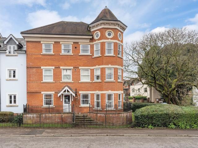 Apartment for rent in Rose Hill, Pachesham Park