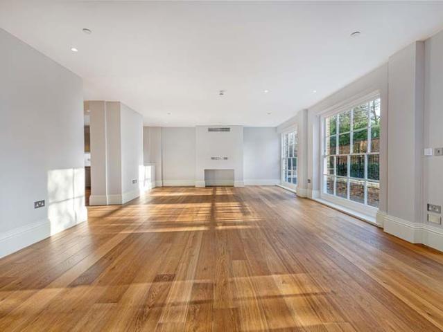 Apartment for rent in Lot's Village, Greater London