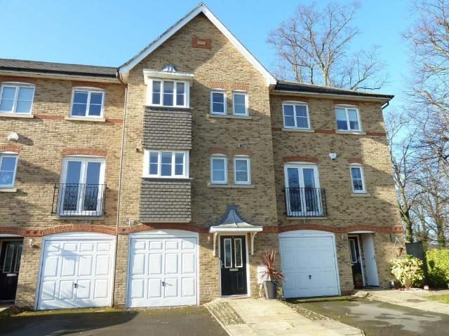 Townhouse for rent in Manor Park, Epsom