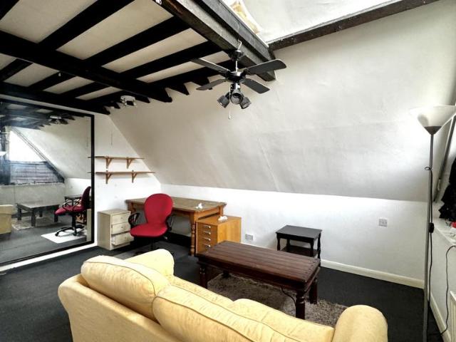Apartment for rent in Colnbrook with Poyle