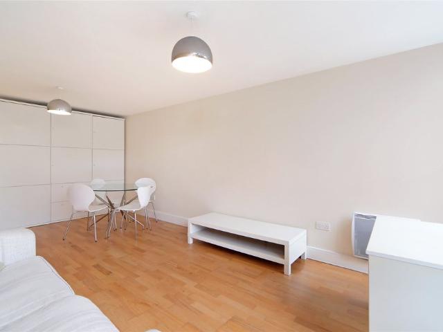 Apartment for rent in East Greenwich, Greater London