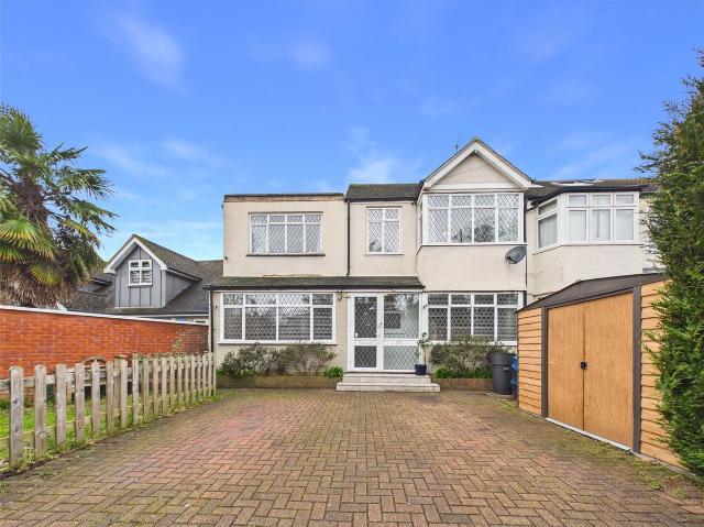 House for rent in Whitton, Greater London
