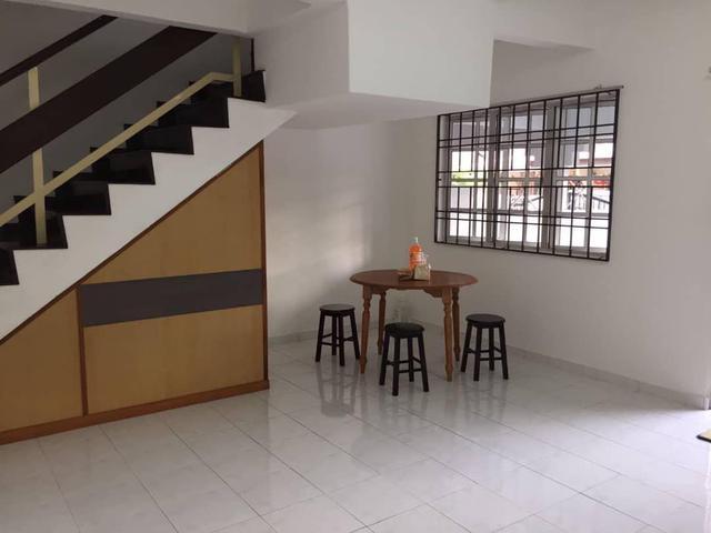 Terraced House for sale in Malaka