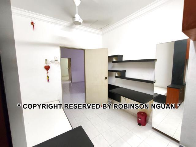 Terraced House for sale in Malaka