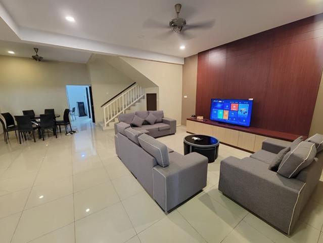 Terraced House for sale in Malaka