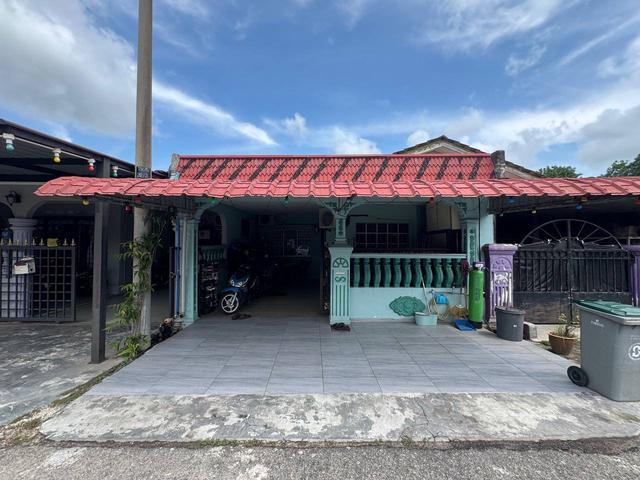 Terraced House for sale in Malaka