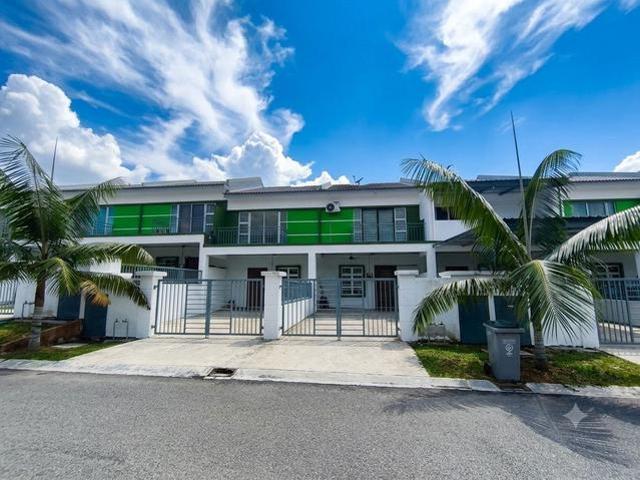 Terraced House for sale in Malaka