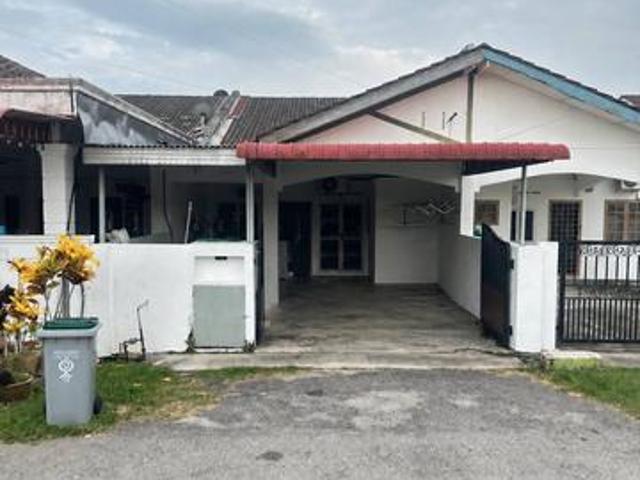 Terraced House for sale in Malaka