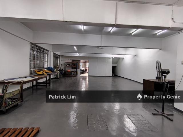 Shop for rent in Malaka