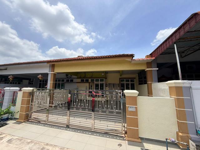 Terraced House for sale in Malaka