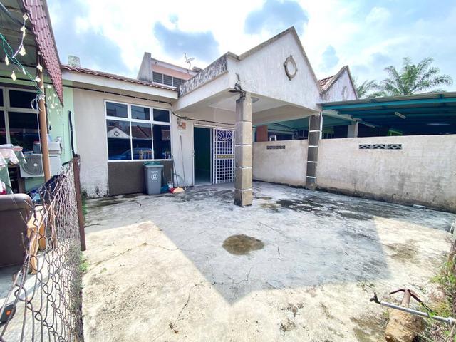 Terraced House for sale in Malaka