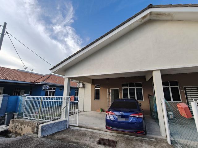 House for sale in Malaka