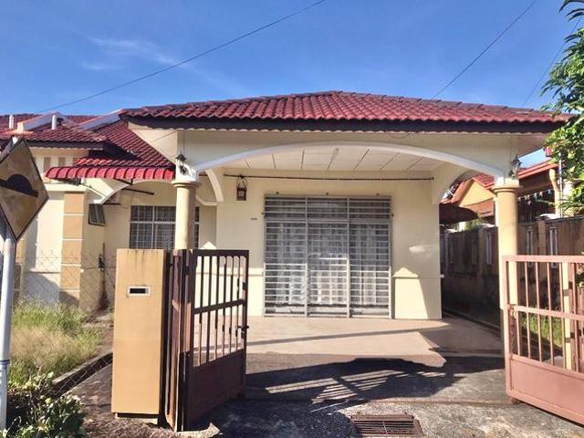 Residential House for sale in Malaka