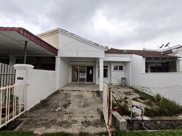 Terraced House for sale in Malaka