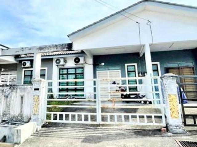 Terraced House for sale in Malaka