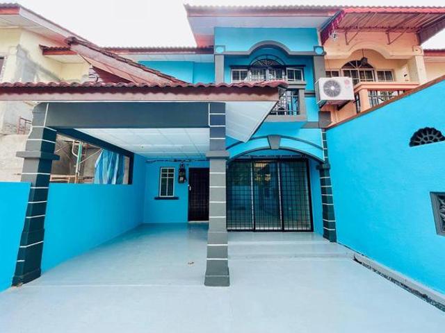 Terraced House for sale in Malaka