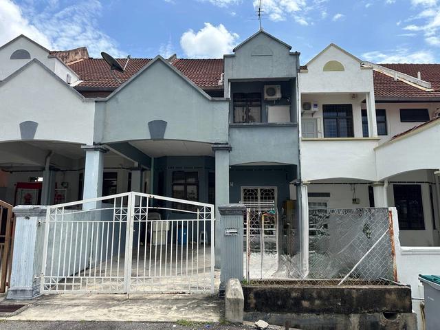 Terraced House for sale in Malaka