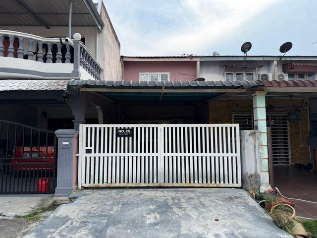 Terraced House for sale in Malaka