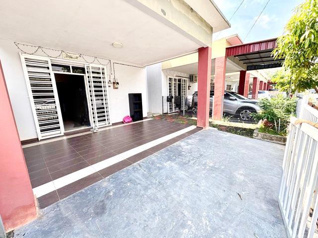 Terraced House for sale in Malaka