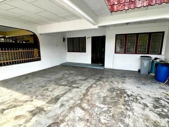 Terraced House for sale in Malaka