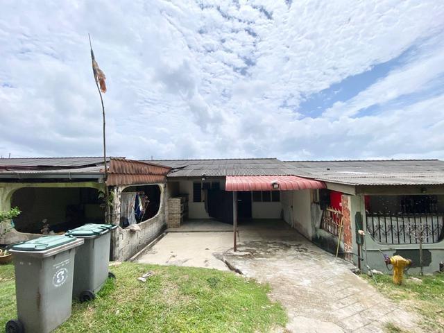 Terraced House for sale in Malaka