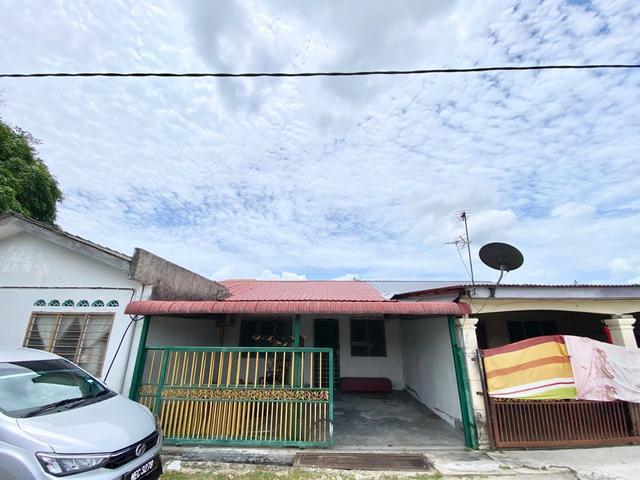 Terraced House for sale in Malaka