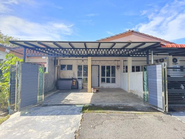 Terraced House for sale in Malaka
